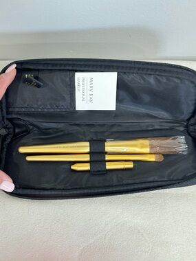 Mary Kay Professional Makeup Brush Trio Set w Bag
